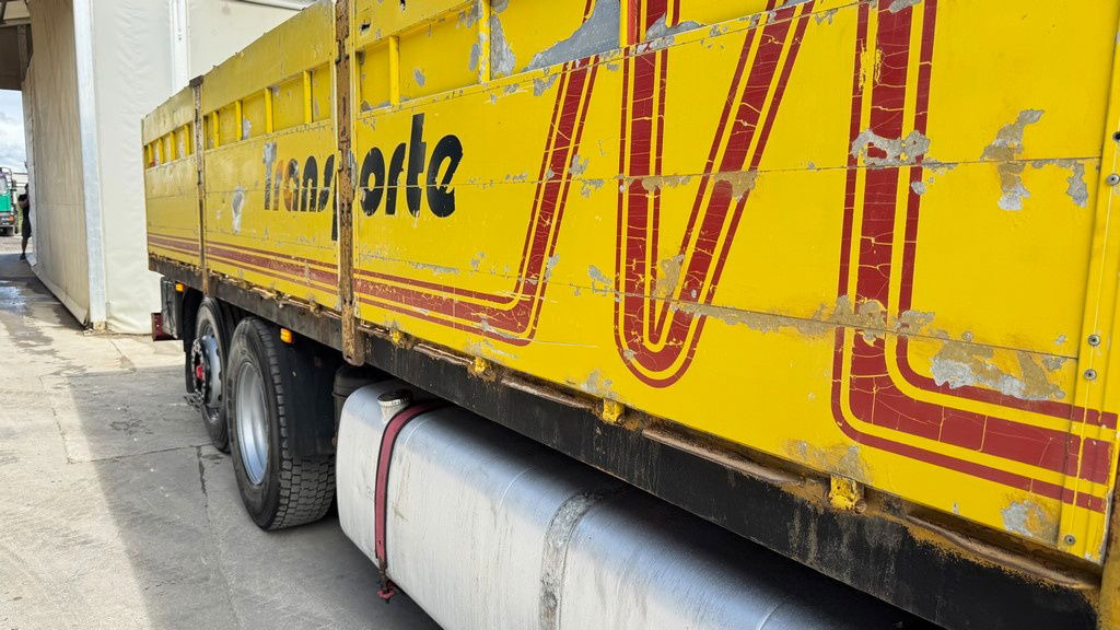 DAF XF 95.380 6X2 stake body - air condition - Camión caja abierta: foto 4 DAF XF 95.380 6X2 stake body - air condition - Camión caja abierta: foto 4