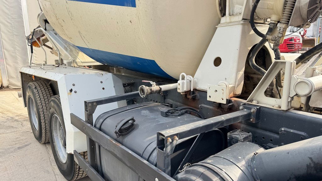 MAN FE 410A 6x4 mixer - 7m3 - euro 3 - Camión hormigonera: foto 4 MAN FE 410A 6x4 mixer - 7m3 - euro 3 - Camión hormigonera: foto 4