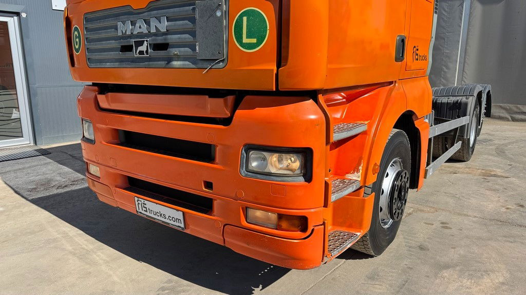 MAN TGA 26.460 6X2 chassis - lifitng axle - Chasis camión: foto 2 MAN TGA 26.460 6X2 chassis - lifitng axle - Chasis camión: foto 2