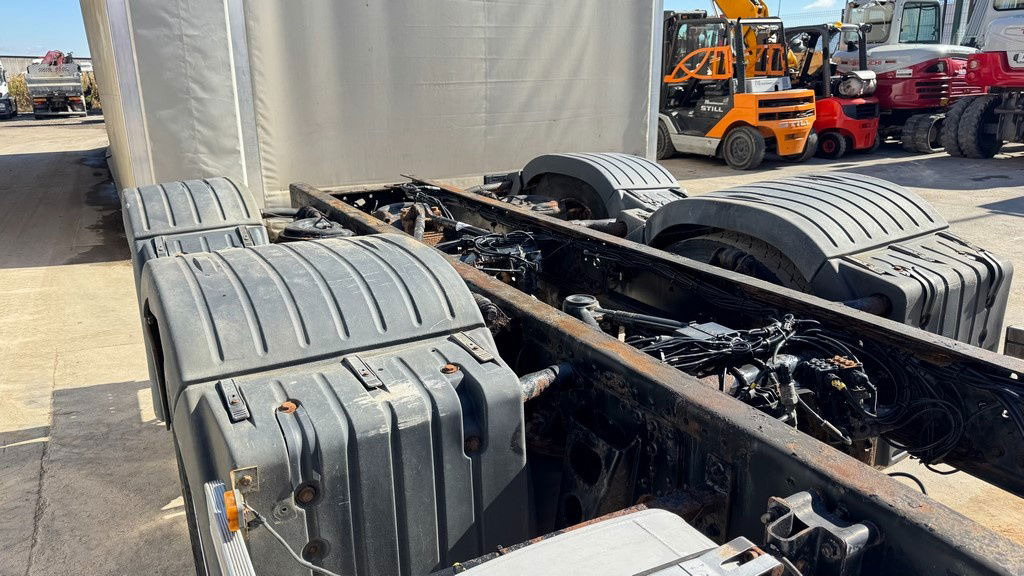 MAN TGA 26.460 6X2 chassis - lifitng axle - Chasis camión: foto 5 MAN TGA 26.460 6X2 chassis - lifitng axle - Chasis camión: foto 5