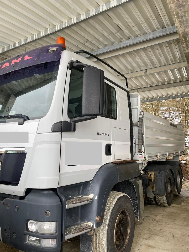 MAN TGS 26.440 6X6 tipper + tractor unit - Volquete camión: foto 2 MAN TGS 26.440 6X6 tipper + tractor unit - Volquete camión: foto 2