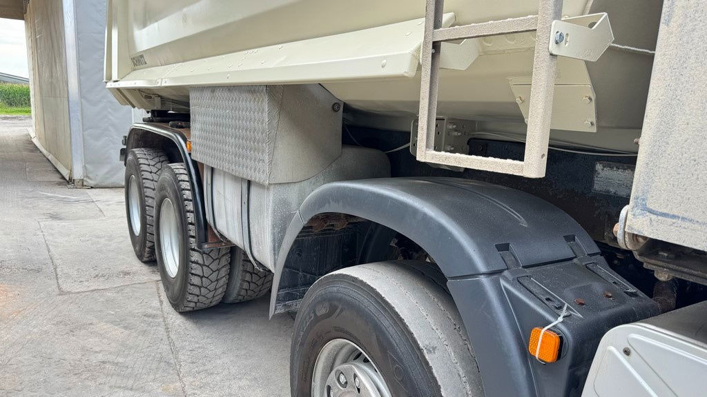 MAN TGS 35.480 8x4 schmitz dumper tipper - Volquete camión: foto 4 MAN TGS 35.480 8x4 schmitz dumper tipper - Volquete camión: foto 4
