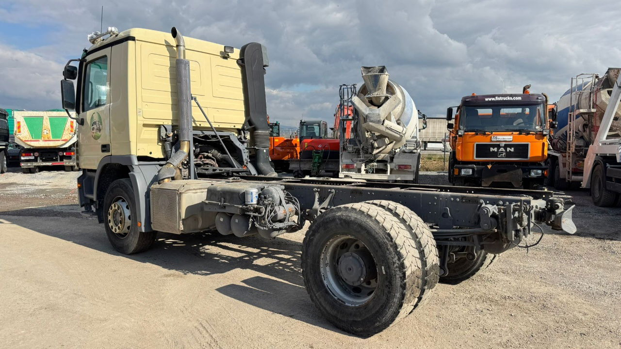 Mercedes-Benz 1832 4x2 chassis - motor brake - full spring - Chasis camión: foto 5 Mercedes-Benz 1832 4x2 chassis - motor brake - full spring - Chasis camión: foto 5