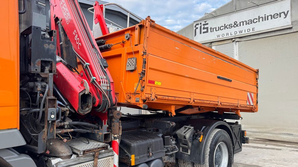 Mercedes-Benz Actros 1832 AK tipper 4x4 - crane Fassi 9.2M - remote control - Volquete camión: foto 3 Mercedes-Benz Actros 1832 AK tipper 4x4 - crane Fassi 9.2M - remote control - Volquete camión: foto 3