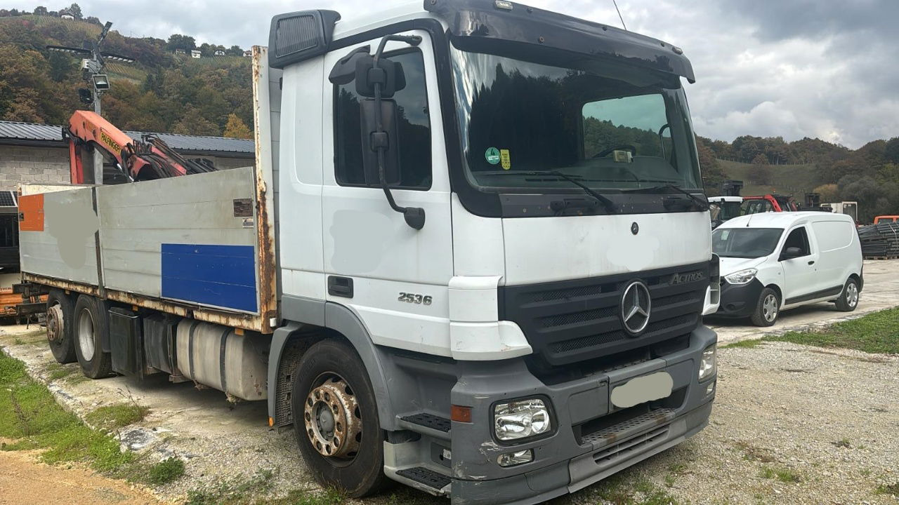 Mercedes-Benz Actros 2536 L 6x2 stake body - lifting axle - Camión caja abierta: foto 2 Mercedes-Benz Actros 2536 L 6x2 stake body - lifting axle - Camión caja abierta: foto 2