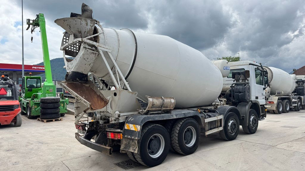 Mercedes-Benz Actros 3236 8x4 beton mixer 9m3 - Camión hormigonera: foto 5 Mercedes-Benz Actros 3236 8x4 beton mixer 9m3 - Camión hormigonera: foto 5