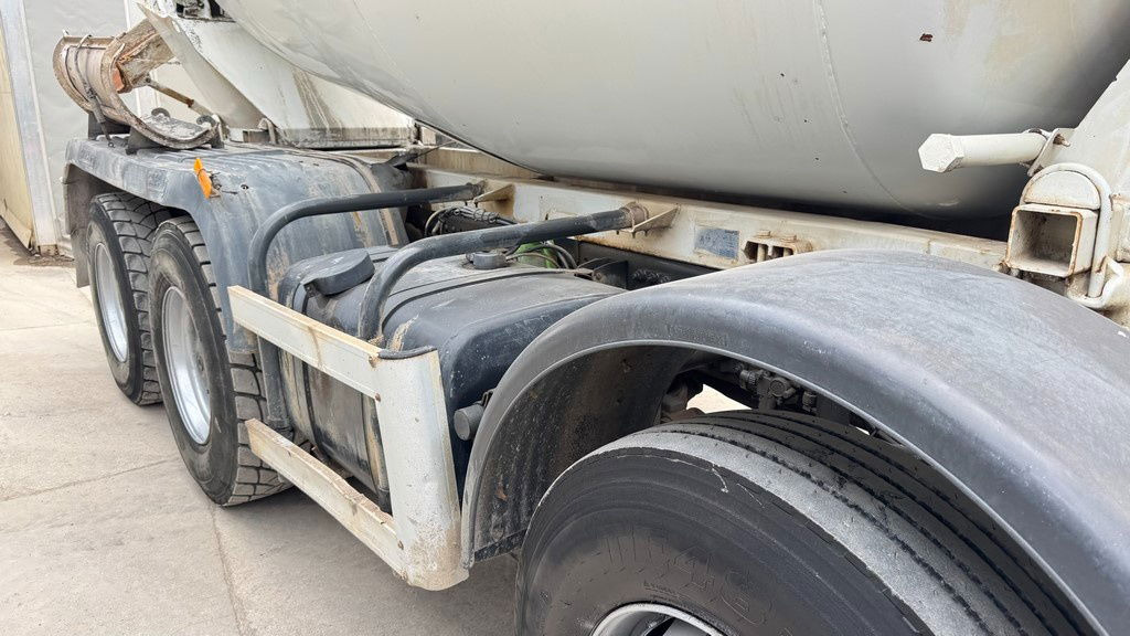 Mercedes-Benz Actros 3236 8x4 beton mixer 9m3 - Camión hormigonera: foto 4 Mercedes-Benz Actros 3236 8x4 beton mixer 9m3 - Camión hormigonera: foto 4
