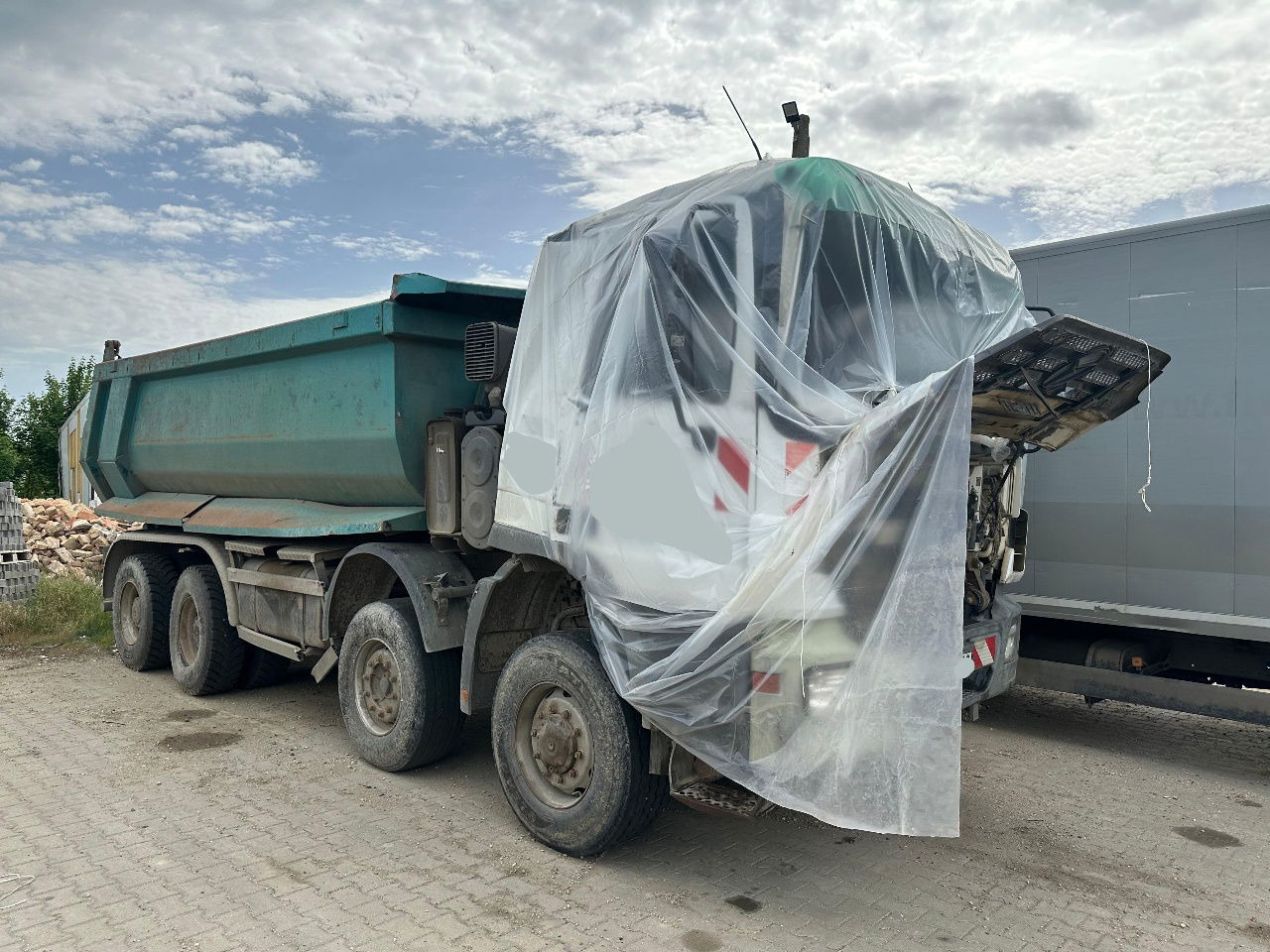 Volquete camión Mercedes-Benz Actros 4141 K 8x6 mulda tipper - damaged: foto 1