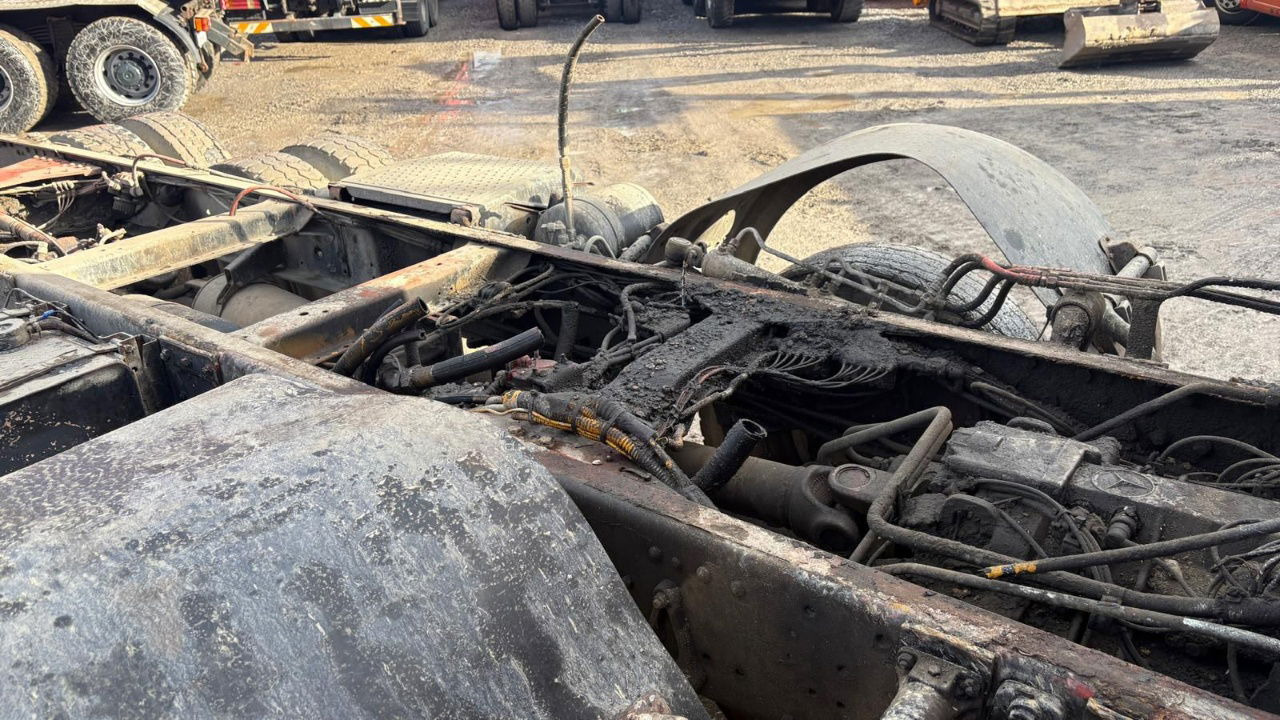 Chasis camión Mercedes-Benz SK 3229 8x4 chassis - complete spring V8: foto 9