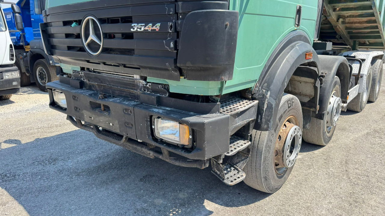Mercedes-Benz SK 3235 8X4 tipper - V8 - Volquete camión: foto 2 Mercedes-Benz SK 3235 8X4 tipper - V8 - Volquete camión: foto 2