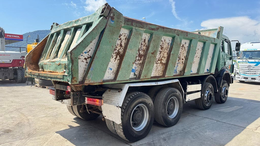 Mercedes-Benz SK 3235 8X4 tipper - V8 - Volquete camión: foto 4 Mercedes-Benz SK 3235 8X4 tipper - V8 - Volquete camión: foto 4