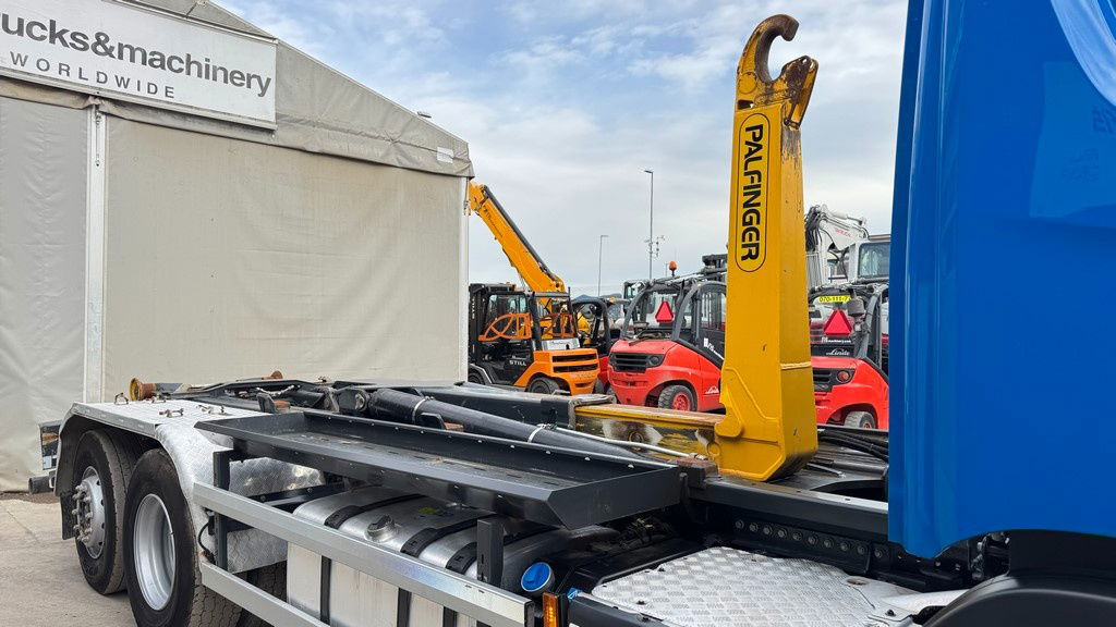 Scania P 360 6x2 palfinger abroll tipper - steering axle - Portacontenedore/ Intercambiable camión: foto 4 Scania P 360 6x2 palfinger abroll tipper - steering axle - Portacontenedore/ Intercambiable camión: foto 4