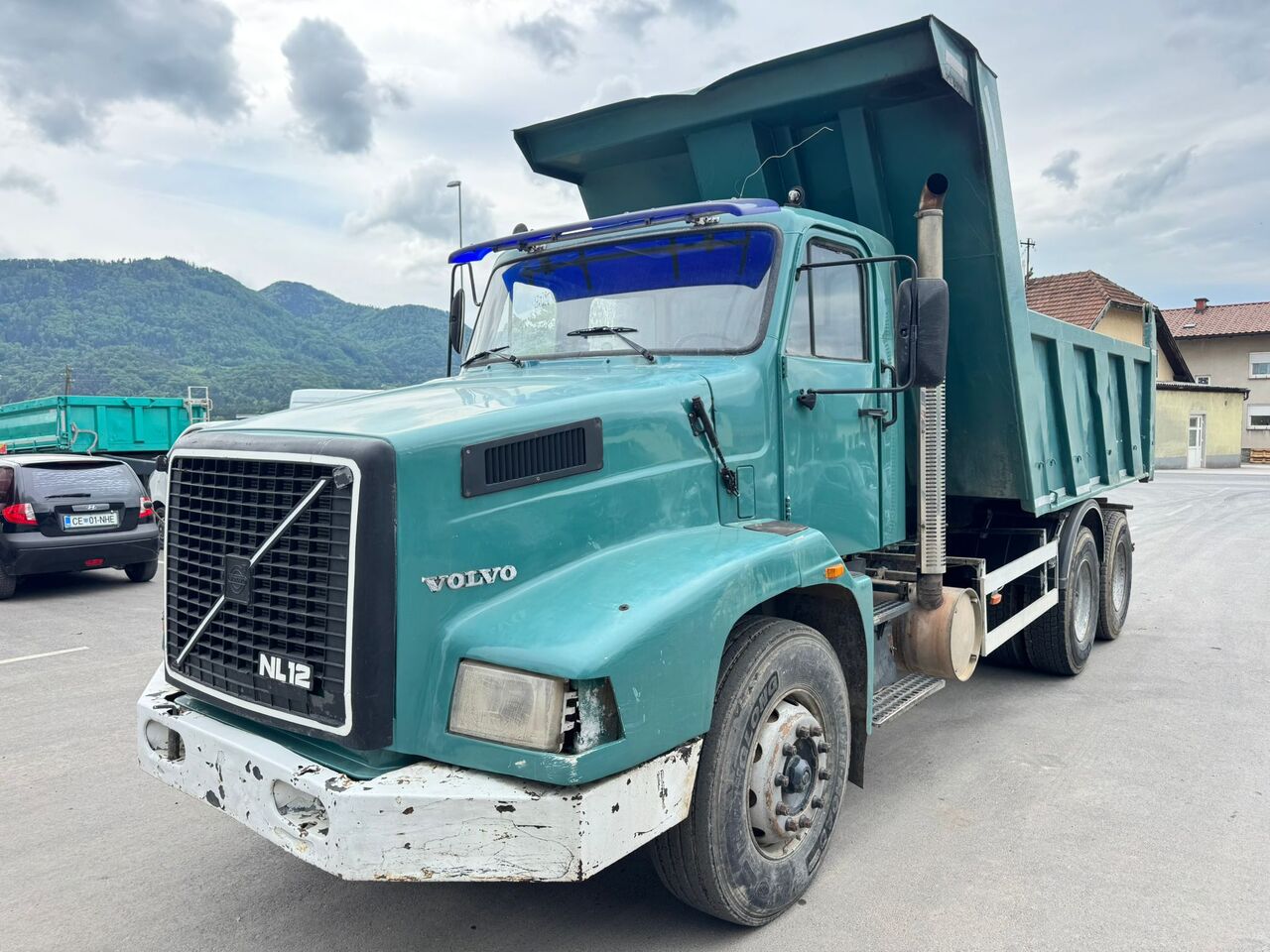 Volvo N 12 6X4 tipper - TD 122 - Volquete camión: foto 1 Volvo N 12 6X4 tipper - TD 122 - Volquete camión: foto 1