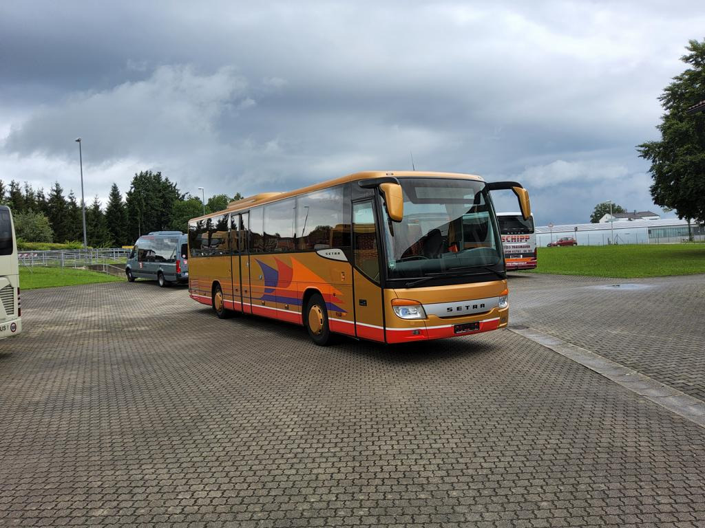 Setra S 415 UL/GT 53+2+1 / ZF / 354 PS - Autobús suburbano: foto 1 Setra S 415 UL/GT 53+2+1 / ZF / 354 PS - Autobús suburbano: foto 1