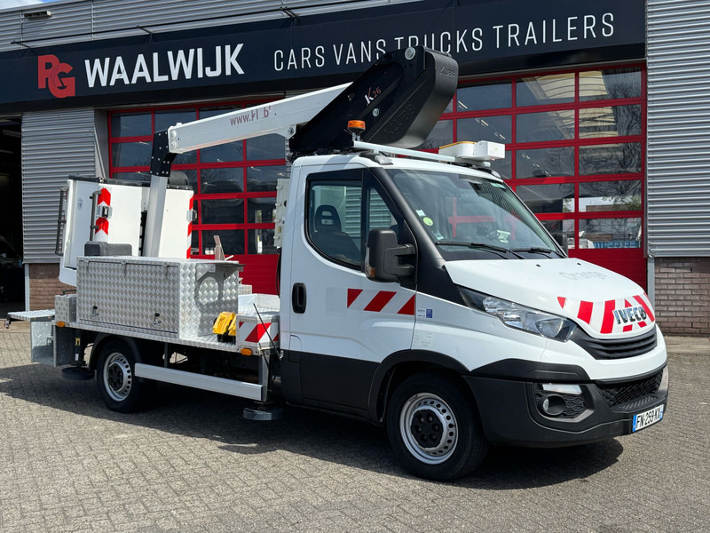 Iveco Daily 35S14 2 Person, Km 31.936!! 4x gestempeld, 2 persoonslift - Vehículo comercial ligero: foto 4 Iveco Daily 35S14 2 Person, Km 31.936!! 4x gestempeld, 2 persoonslift - Vehículo comercial ligero: foto 4