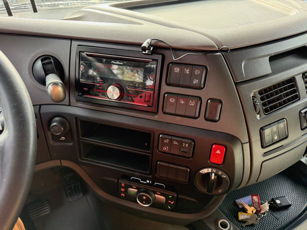 Cabeza tractora DAF XF480 Superspacecab SSC lowdeck: foto 15 Cabeza tractora DAF XF480 Superspacecab SSC lowdeck: foto 15