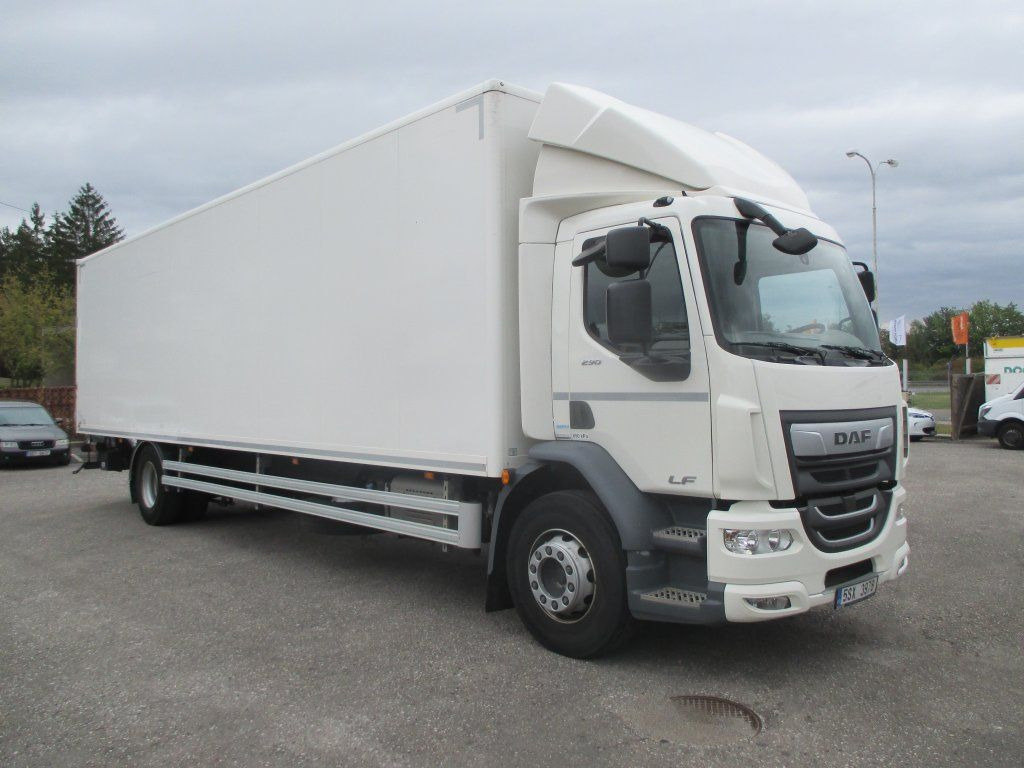DAF 18.290 - Camión caja cerrada: foto 3 DAF 18.290 - Camión caja cerrada: foto 3