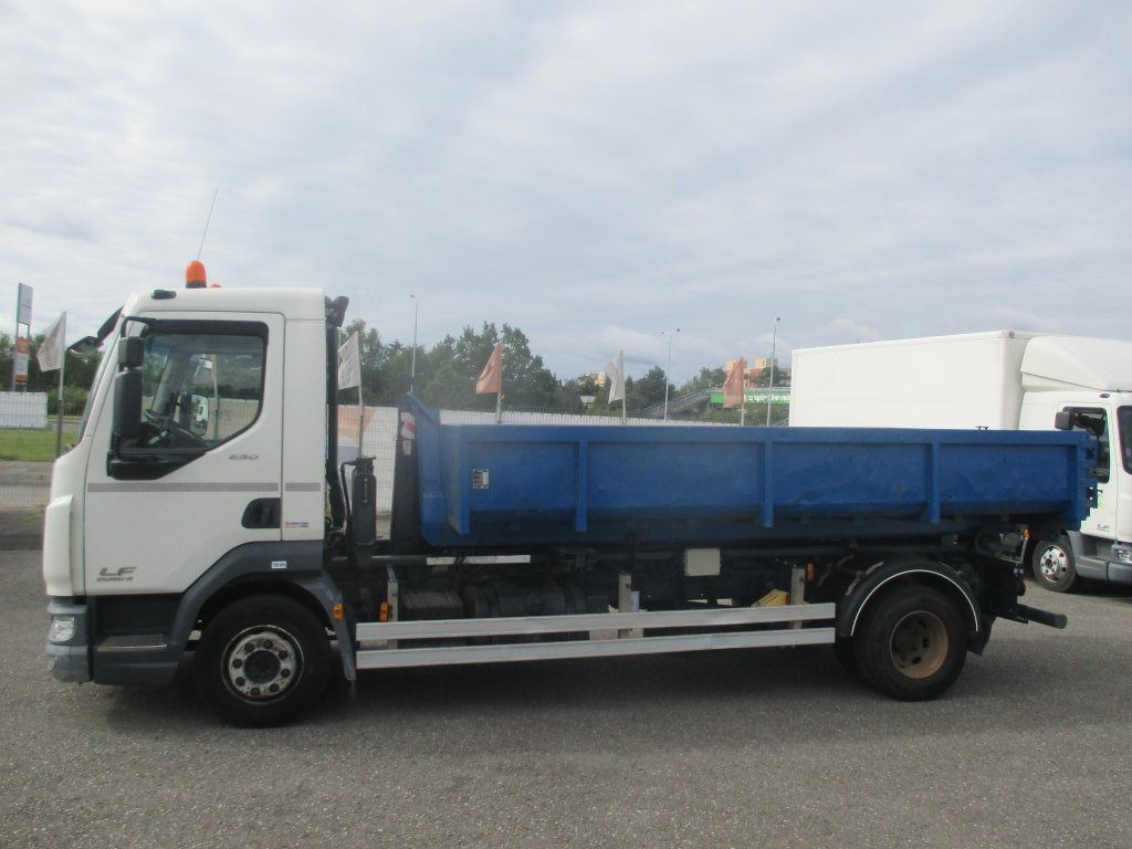 DAF LF 12.250 - Multibasculante camión: foto 2 DAF LF 12.250 - Multibasculante camión: foto 2