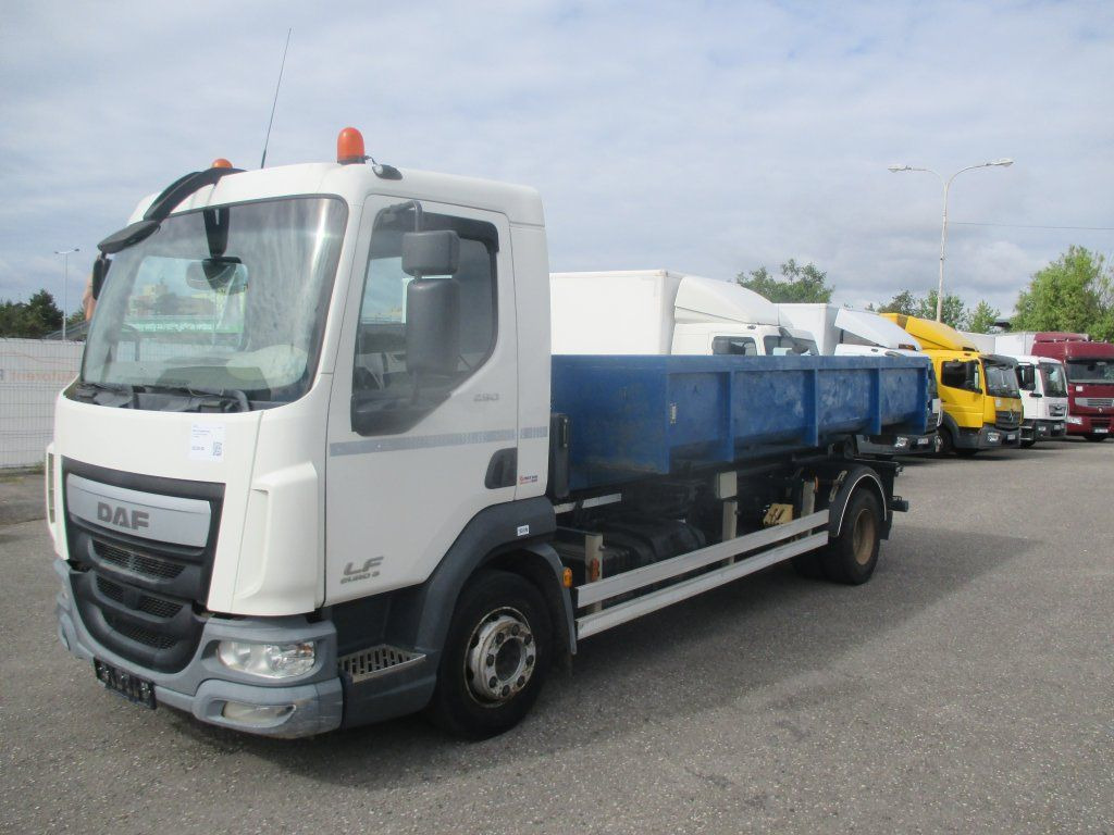 DAF LF 12.250 - Multibasculante camión: foto 1 DAF LF 12.250 - Multibasculante camión: foto 1