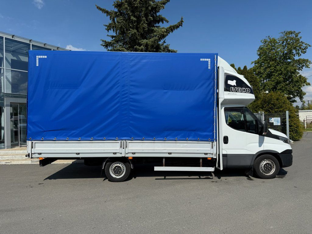 Iveco 35S18 Daily - Furgoneta con caja de lona: foto 3 Iveco 35S18 Daily - Furgoneta con caja de lona: foto 3