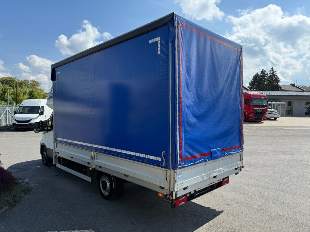 Iveco 35S18 Daily - Furgoneta con caja de lona: foto 5 Iveco 35S18 Daily - Furgoneta con caja de lona: foto 5