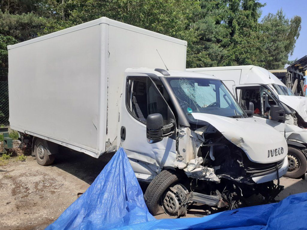 Iveco Daily 35S16 mit LBW DAMAGED - Furgoneta: foto 1 Iveco Daily 35S16 mit LBW DAMAGED - Furgoneta: foto 1