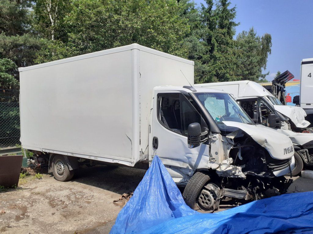 Iveco Daily 35S16 mit LBW DAMAGED - Furgoneta: foto 2 Iveco Daily 35S16 mit LBW DAMAGED - Furgoneta: foto 2