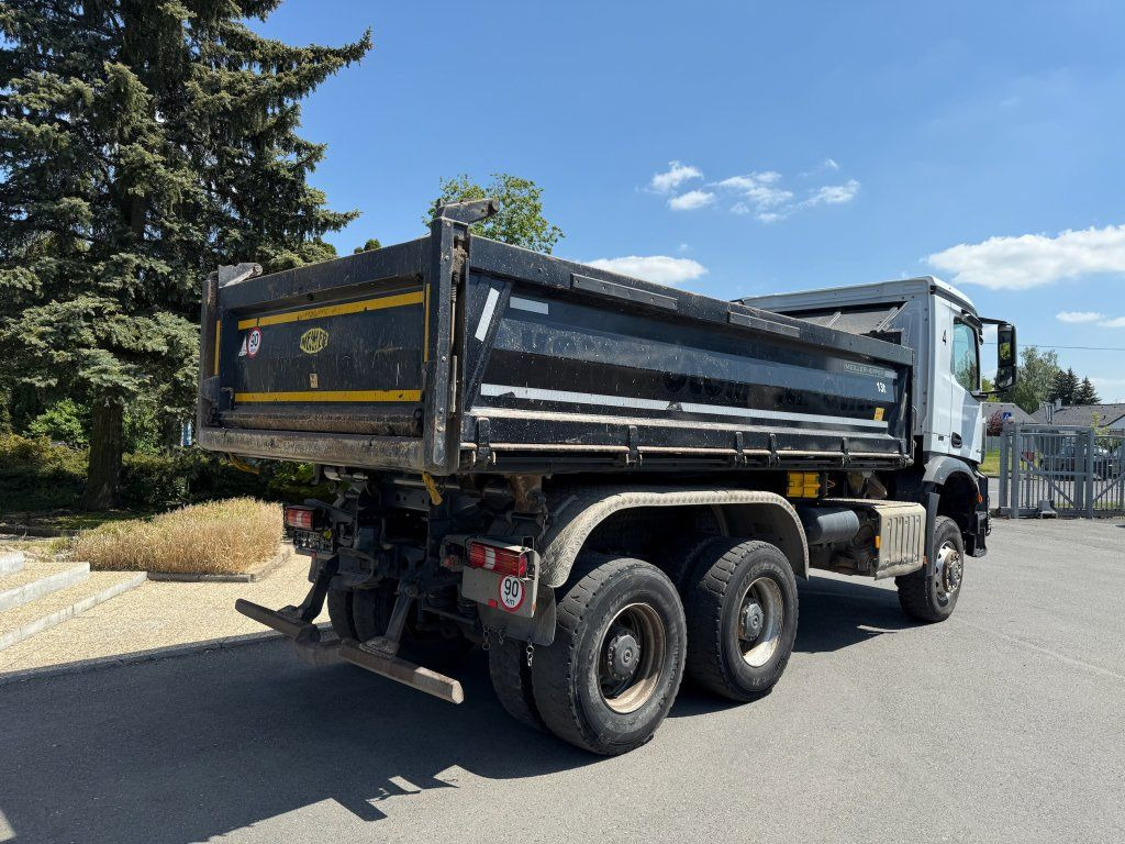 Mercedes-Benz 3343 Arocs 6x6 S3 EURO 6 - Volquete camión: foto 5 Mercedes-Benz 3343 Arocs 6x6 S3 EURO 6 - Volquete camión: foto 5