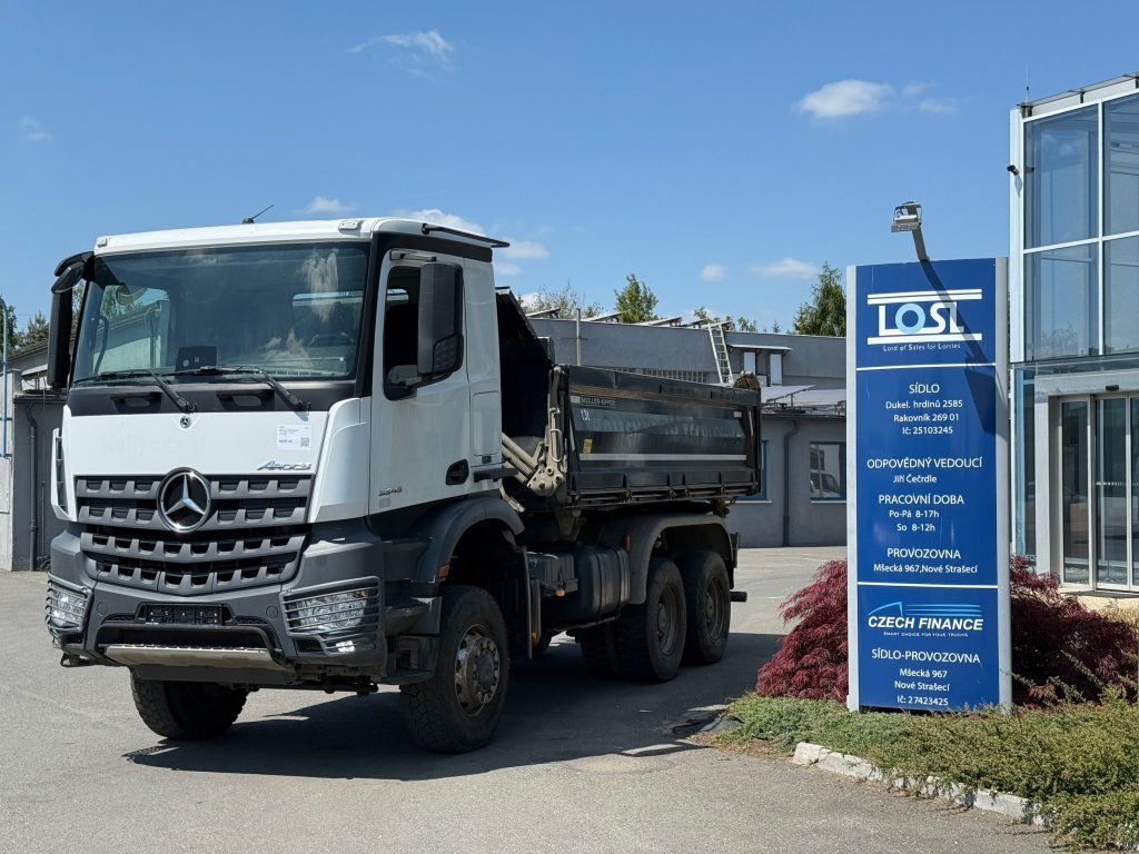 Mercedes-Benz 3343 Arocs 6x6 S3 EURO 6 - Volquete camión: foto 2 Mercedes-Benz 3343 Arocs 6x6 S3 EURO 6 - Volquete camión: foto 2
