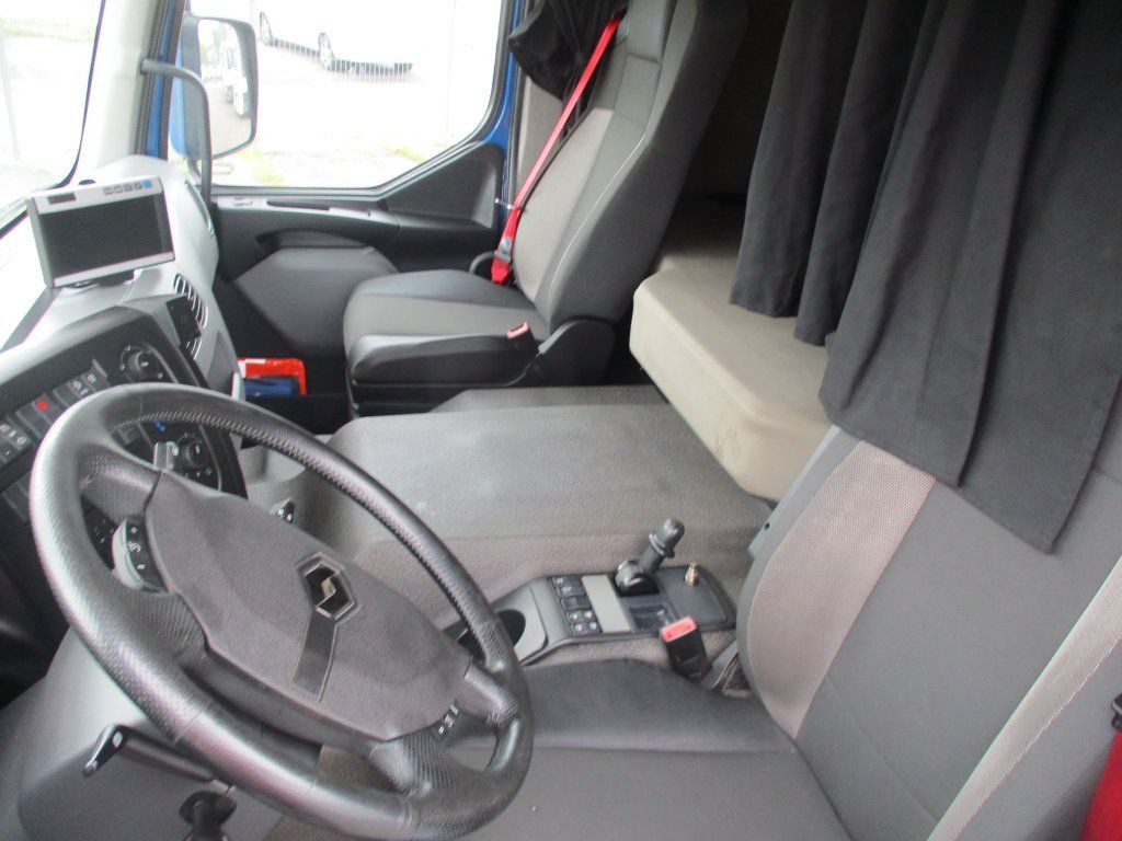 Renault D18, 320 - Camión caja cerrada: foto 4 Renault D18, 320 - Camión caja cerrada: foto 4
