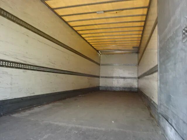 Camión caja cerrada Renault Midlum 270 dxi: foto 8 Camión caja cerrada Renault Midlum 270 dxi: foto 8