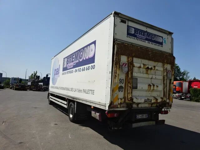 Renault Midlum 270 dxi - manual gearbox / steel suspension lames - Camión caja cerrada: foto 2 Renault Midlum 270 dxi - manual gearbox / steel suspension lames - Camión caja cerrada: foto 2