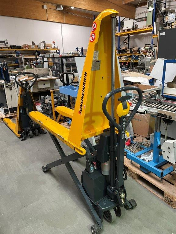 5 (five) scissor pallet truck with electric drive and quick lift pump Jungheinrich model TMX-E 10 - Transpaleta: foto 1 5 (five) scissor pallet truck with electric drive and quick lift pump Jungheinrich model TMX-E 10 - Transpaleta: foto 1