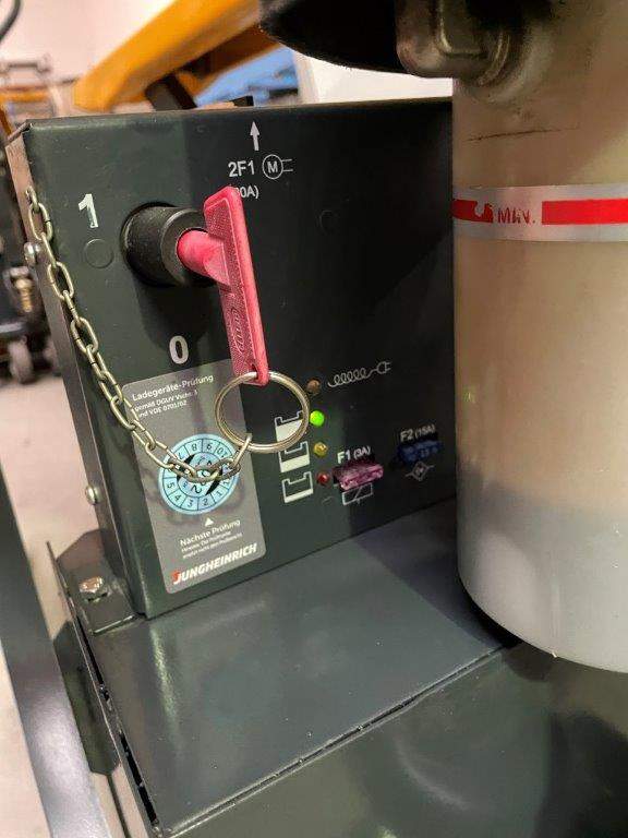 5 (five) scissor pallet truck with electric drive and quick lift pump Jungheinrich model TMX-E 10 - Transpaleta: foto 4 5 (five) scissor pallet truck with electric drive and quick lift pump Jungheinrich model TMX-E 10 - Transpaleta: foto 4