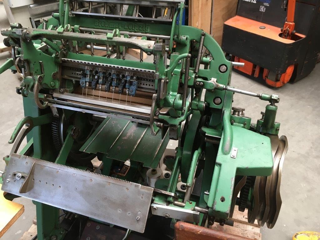 Brehmer 39 3/4-2 semi-automatic book block thread sewing machine - Máquina cosedora de libros: foto 3 Brehmer 39 3/4-2 semi-automatic book block thread sewing machine - Máquina cosedora de libros: foto 3