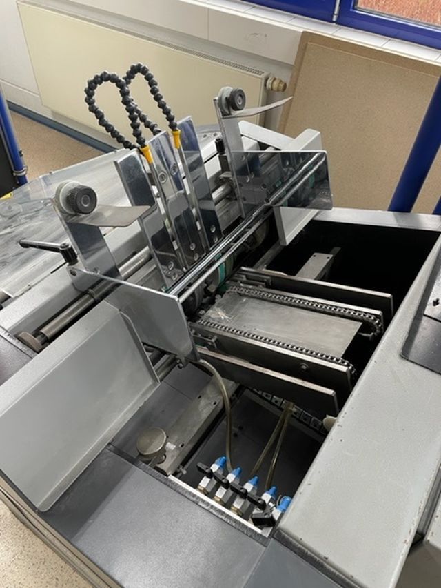 Heidelberg Saddlestitcher Stitchmaster ST 100.1 with 1+8 Feeders - Grapadora de caballete: foto 4 Heidelberg Saddlestitcher Stitchmaster ST 100.1 with 1+8 Feeders - Grapadora de caballete: foto 4