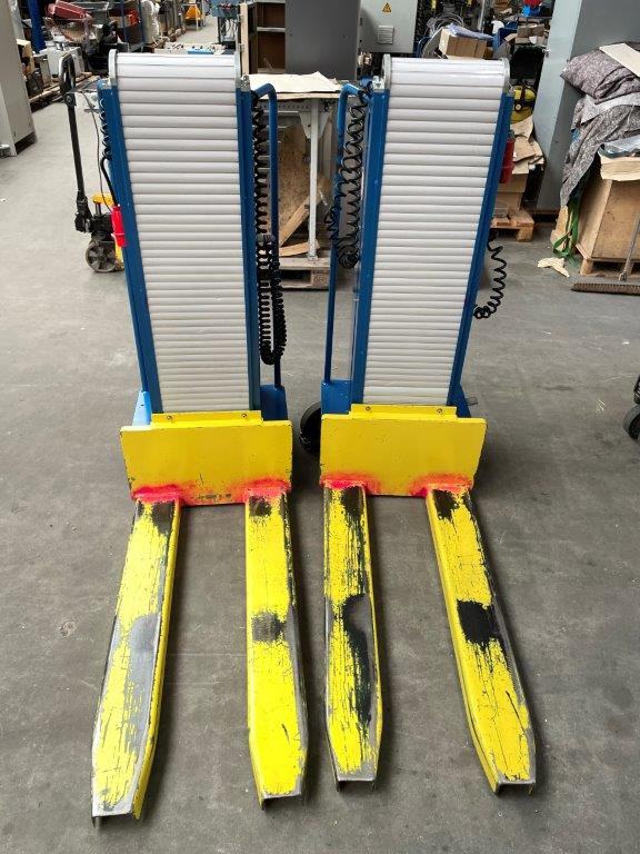 Two electric pallet lifters Butler 1200 - Transpaleta: foto 3 Two electric pallet lifters Butler 1200 - Transpaleta: foto 3