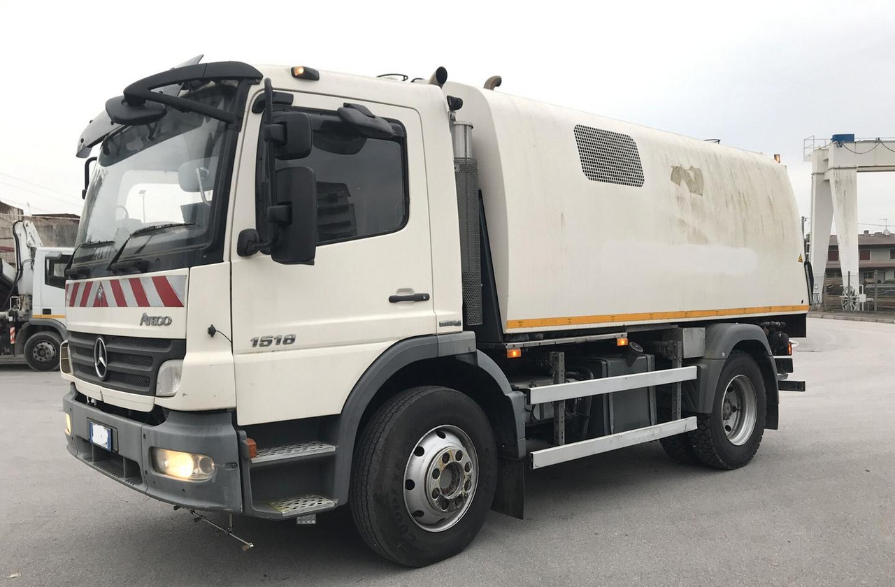 BUCHER SCHORLING - Barredora vial: foto 1 BUCHER SCHORLING - Barredora vial: foto 1