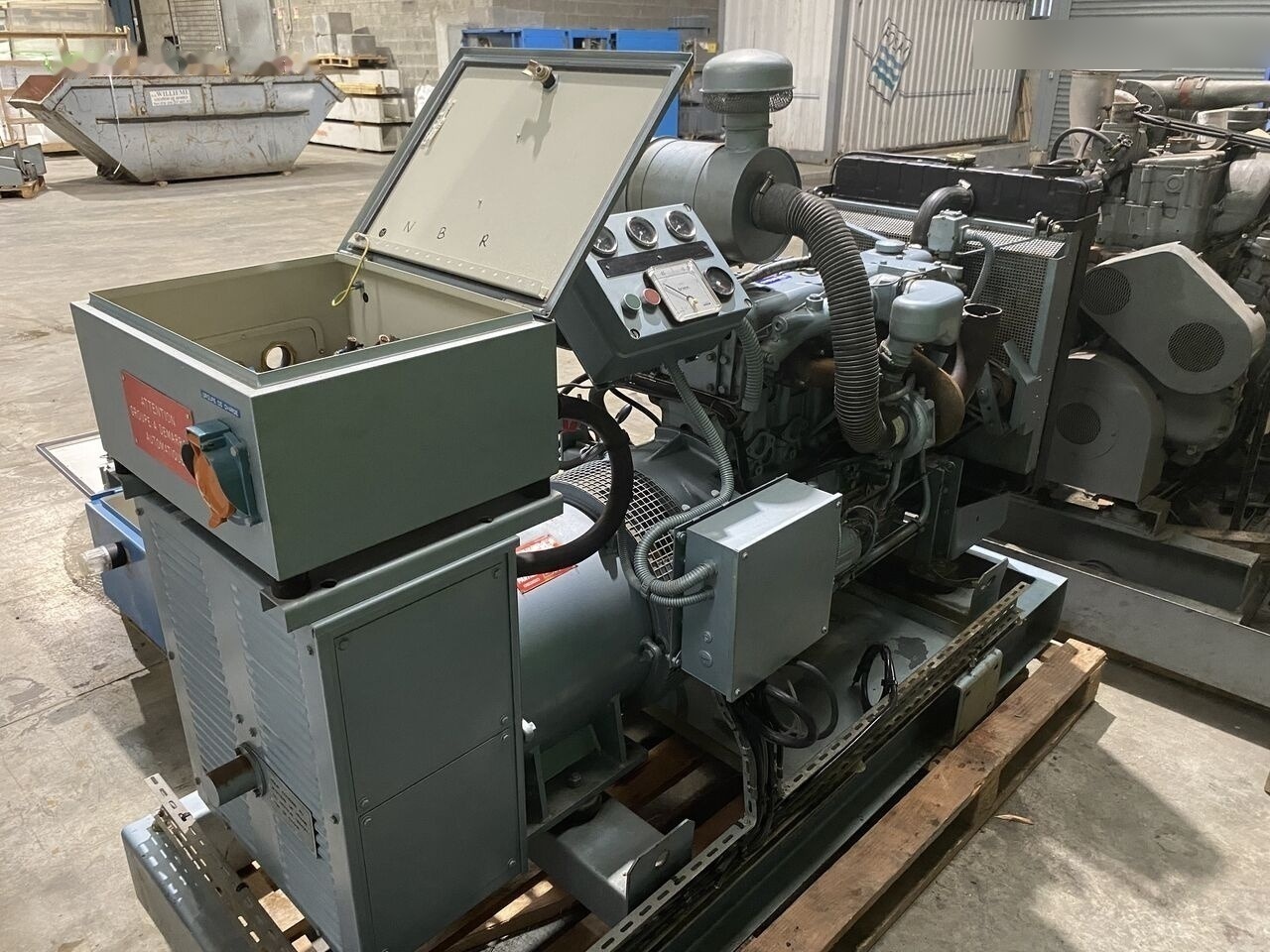 SDMO 70 kVa Perkins diesel - Generador industriale: foto 4 SDMO 70 kVa Perkins diesel - Generador industriale: foto 4