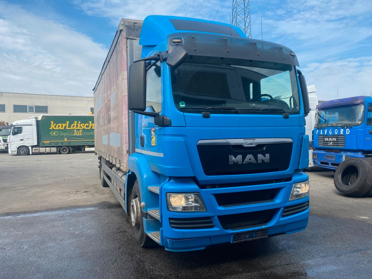 MAN 18.400 8m Lang/10t Nutzlast/2 Stück MAN 18.400 kein 18.440 2 x - Camión lona: foto 1 MAN 18.400 8m Lang/10t Nutzlast/2 Stück MAN 18.400 kein 18.440 2 x - Camión lona: foto 1