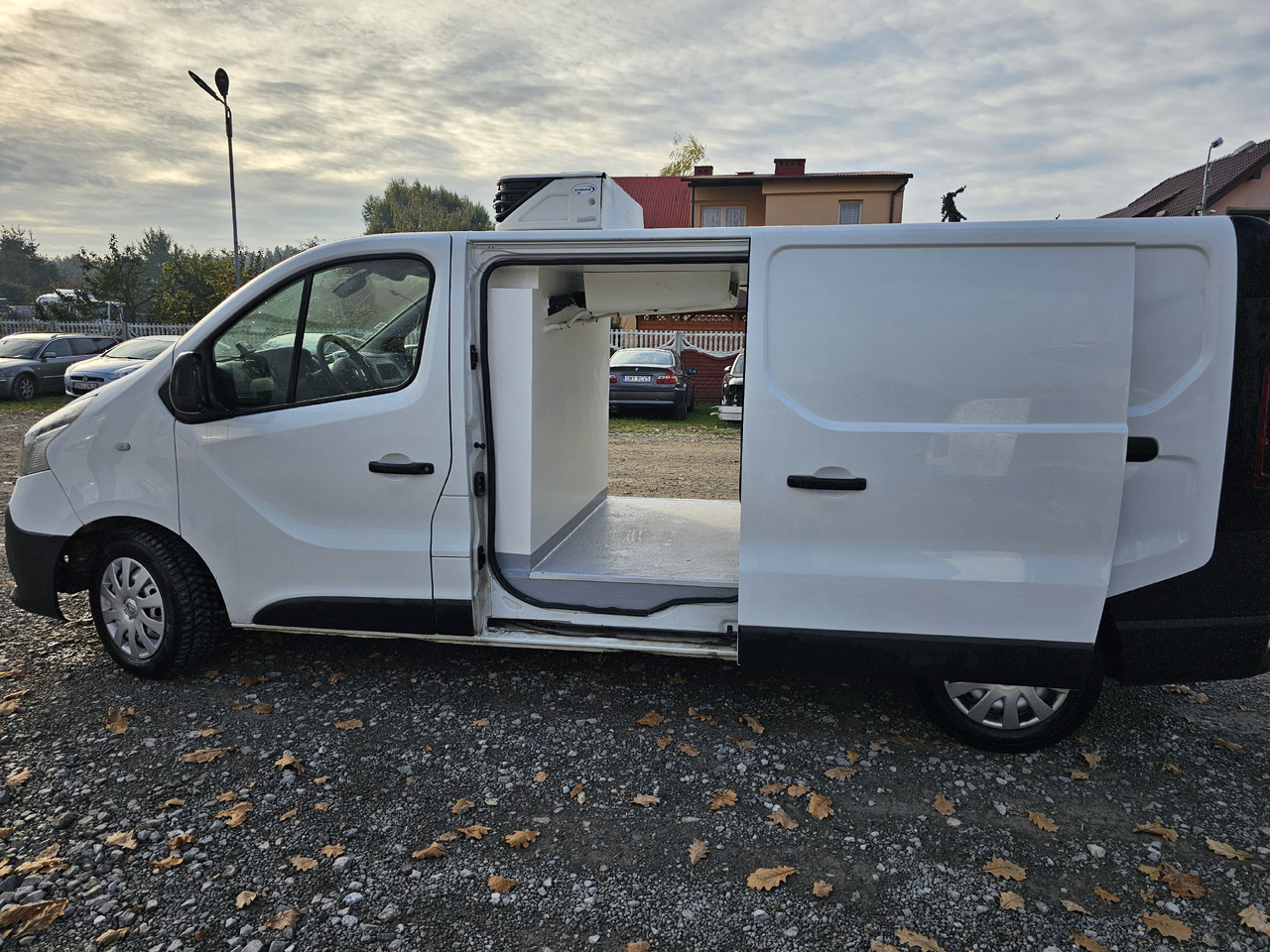 RENAULT TRAFIC MAXI LONG CHLODNIA MROZNIA CARRIER+230V KLIMA NAVI KAMERA EURO6 - Frigorífico furgoneta: foto 3 RENAULT TRAFIC MAXI LONG CHLODNIA MROZNIA CARRIER+230V KLIMA NAVI KAMERA EURO6 - Frigorífico furgoneta: foto 3