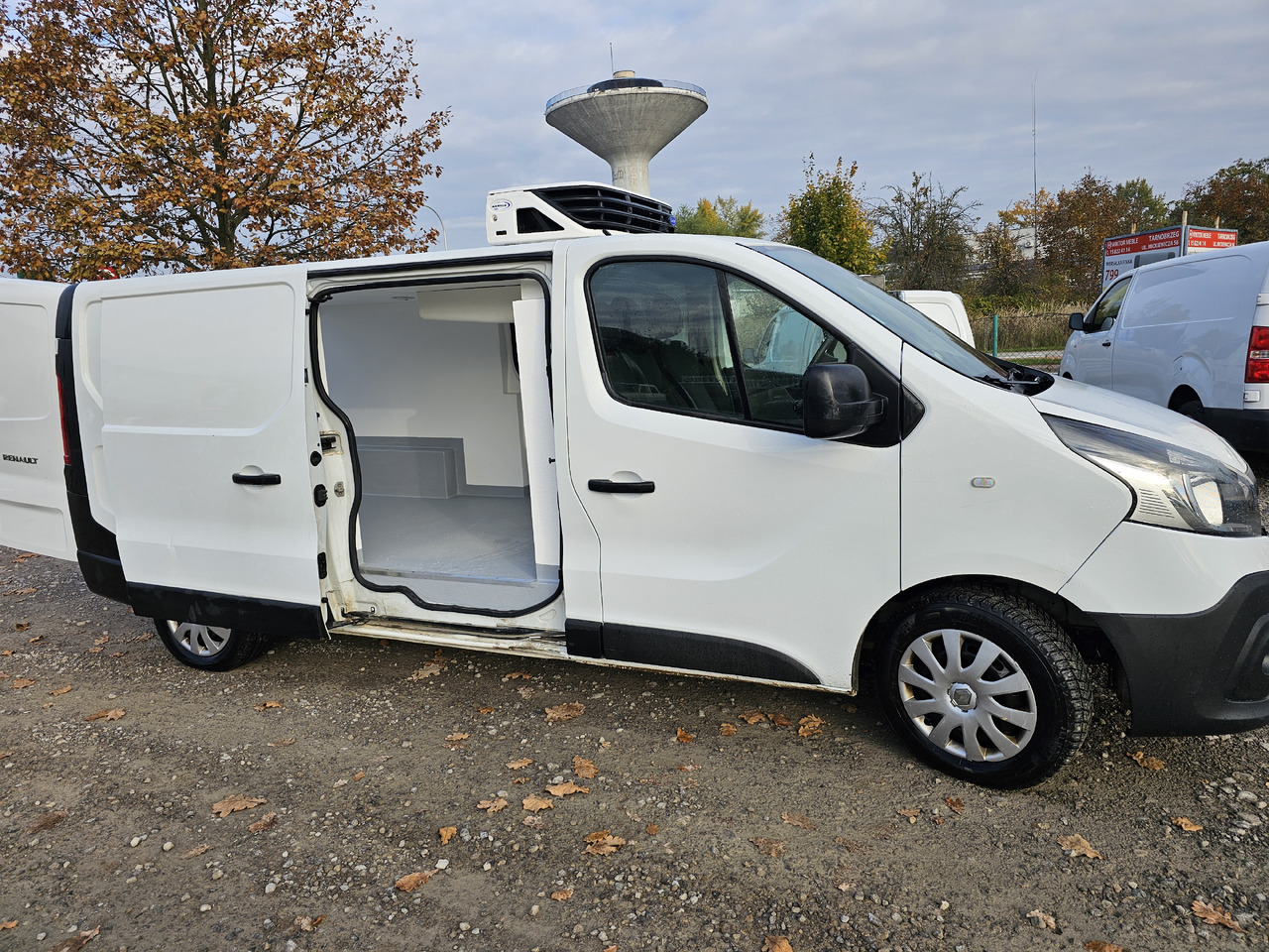 RENAULT TRAFIC MAXI LONG CHLODNIA MROZNIA CARRIER+230V KLIMA NAVI KAMERA EURO6 - Frigorífico furgoneta: foto 4 RENAULT TRAFIC MAXI LONG CHLODNIA MROZNIA CARRIER+230V KLIMA NAVI KAMERA EURO6 - Frigorífico furgoneta: foto 4