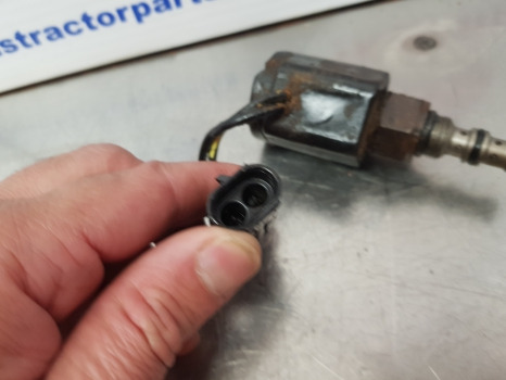 Case Maxxum 5140, Case 5000, Magnum Series, Solenoid Valve 1971474c3 - Sensor: foto 5 Case Maxxum 5140, Case 5000, Magnum Series, Solenoid Valve 1971474c3 - Sensor: foto 5