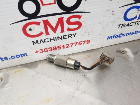 Deutz Agrotron 110, 120, 135, 4.95, 6.05 Service Brake Switch 04414692 - Sistema eléctrico: foto 1 Deutz Agrotron 110, 120, 135, 4.95, 6.05 Service Brake Switch 04414692 - Sistema eléctrico: foto 1