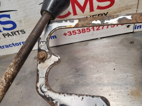 Ford 10 Series, Sq Cab Gear Change Panel With Loader Lever With Cable - Palanca de cambio para Tractor: foto 3 Ford 10 Series, Sq Cab Gear Change Panel With Loader Lever With Cable - Palanca de cambio para Tractor: foto 3