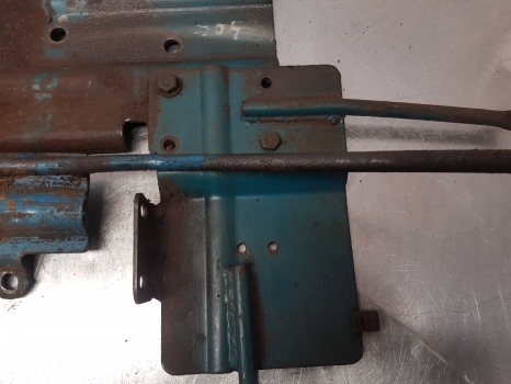 Ford 4600, 3600, 2600, 7600 Engine Bonnet Support E4nn16b814ba, 83953493 - Capota para Tractor: foto 4 Ford 4600, 3600, 2600, 7600 Engine Bonnet Support E4nn16b814ba, 83953493 - Capota para Tractor: foto 4