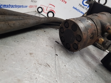 Ford 555, 7910, 8210 Orbital Steering Motor Valve Assy 86604767, 86585452 - Dirección para Tractor: foto 4 Ford 555, 7910, 8210 Orbital Steering Motor Valve Assy 86604767, 86585452 - Dirección para Tractor: foto 4