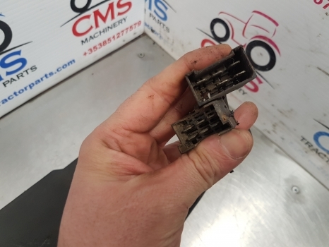 Ford 7840, 5640, 8340 Cab Interior Panel Rhs F1nn14a099bc, F0nn3r876be - Cabina e interior para Tractor: foto 3 Ford 7840, 5640, 8340 Cab Interior Panel Rhs F1nn14a099bc, F0nn3r876be - Cabina e interior para Tractor: foto 3