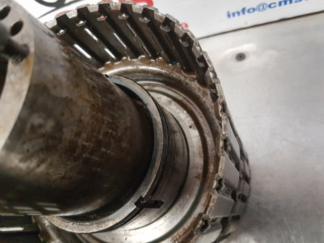 Embrague y piezas para Maquinaria agrícola Ford New Holland 40 And Ts Series Rear Clutch Housing, 82036853, 82016096: foto 7