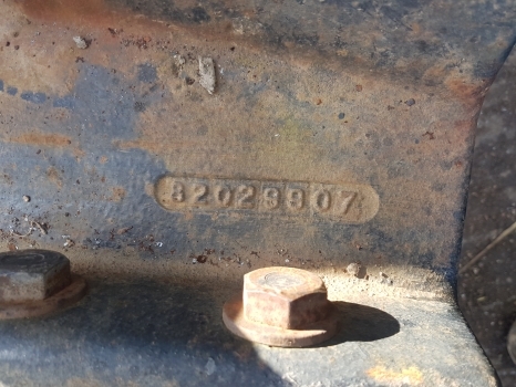 New Holland Case Ts115a Delta Front Weight Carrier 82029907, 82029908 - Contrapeso para Tractor: foto 2 New Holland Case Ts115a Delta Front Weight Carrier 82029907, 82029908 - Contrapeso para Tractor: foto 2